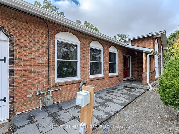 3rd image of 2104 Governors Rd