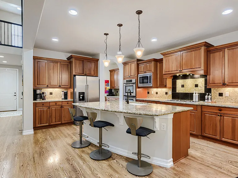 9889 Sunset Hill Cir — Photo 3