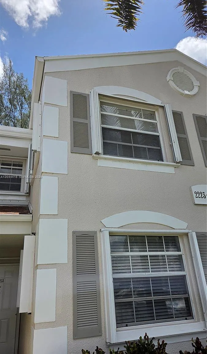 Keys Gate Condo No Seven — Photo 2