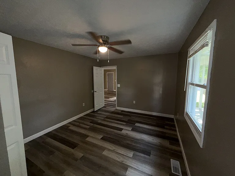 18 Oakwood Ave — Photo 15