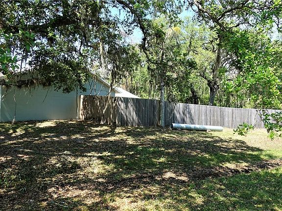 5th image of 328 Chiquita Ct