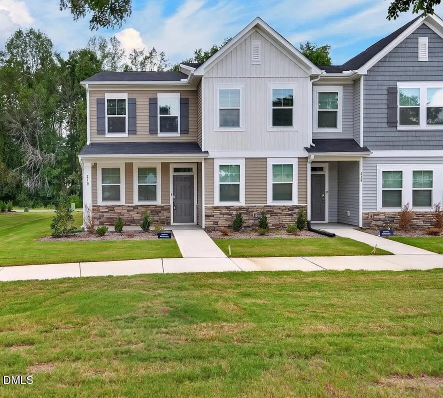 4 bed, 3.0 bath, 2468 sqft, $2,350 — Photo 1