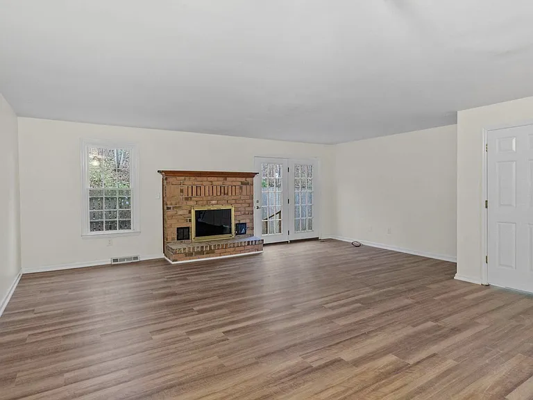 169 Williamsburg Ct — Photo 11