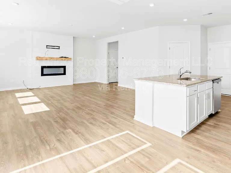 2128 Blue Sky Meadows Dr — Photo 11