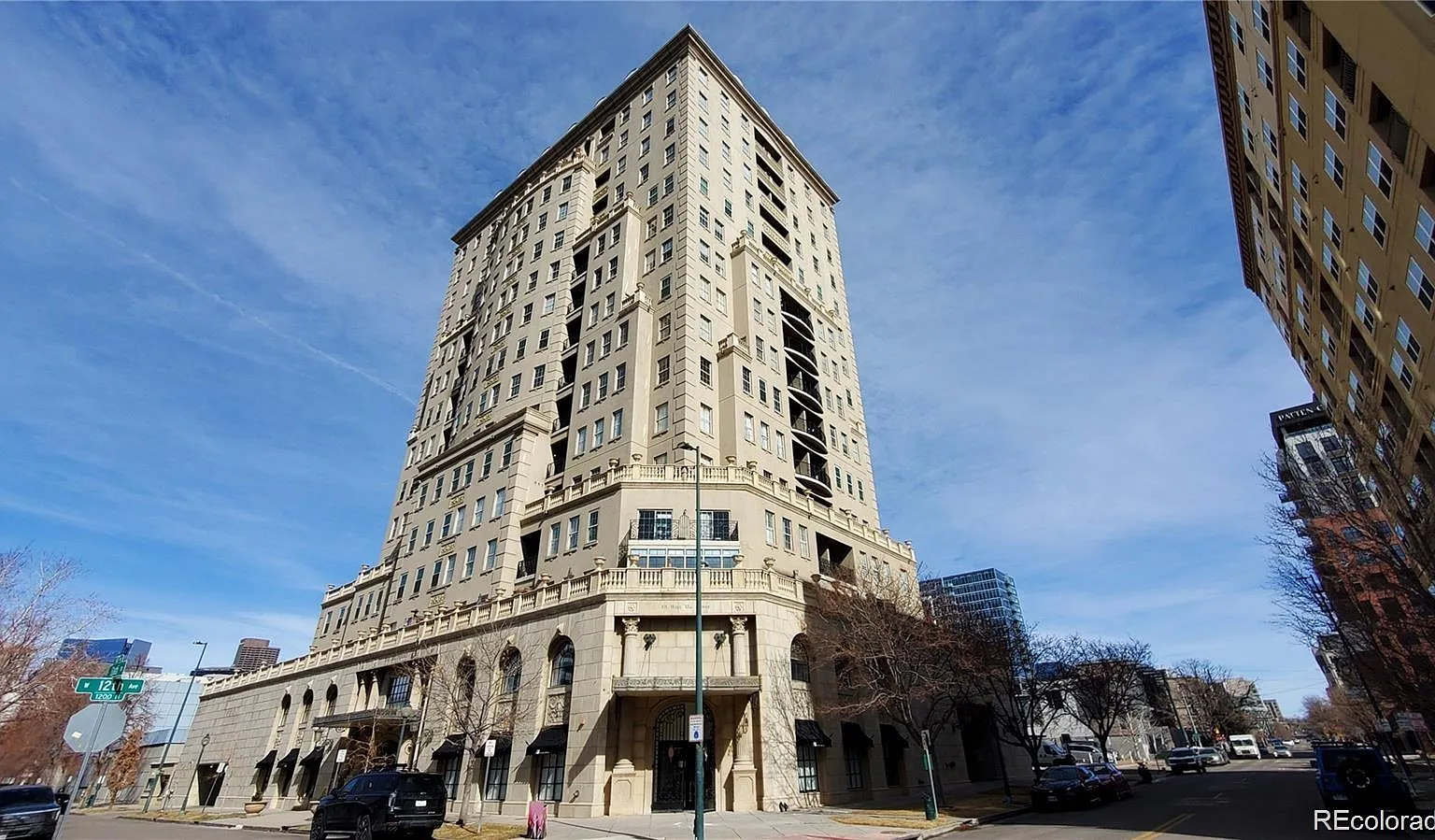 Belvedere Tower Condos — Photo 1