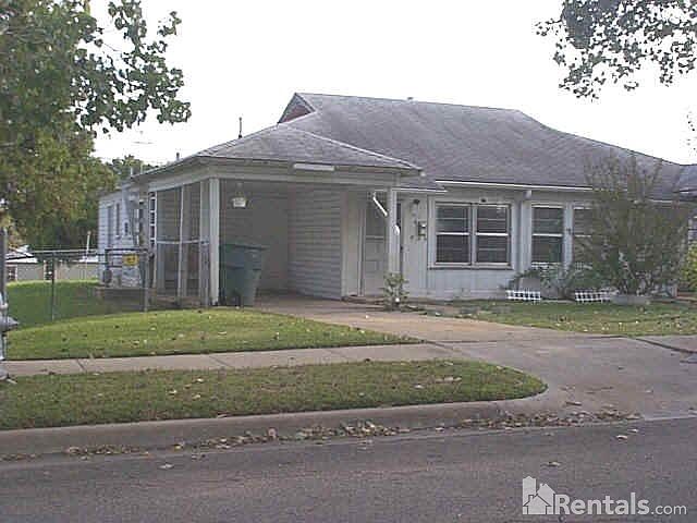 2nd image of 722 Sutton Dr Unit A