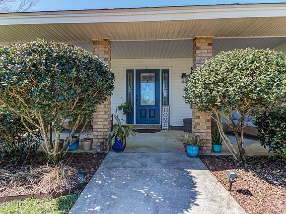 4th image of 18268 Robinwood Dr