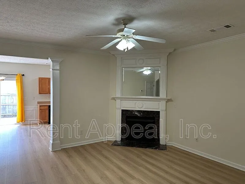 3 bed, 2.5 bath, 1700 sqft, $2,200 — Photo 3