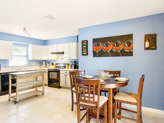 4th image of 410 W Flora St