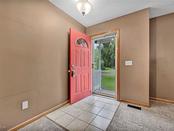 4th image of 44 Leffingwell Dr