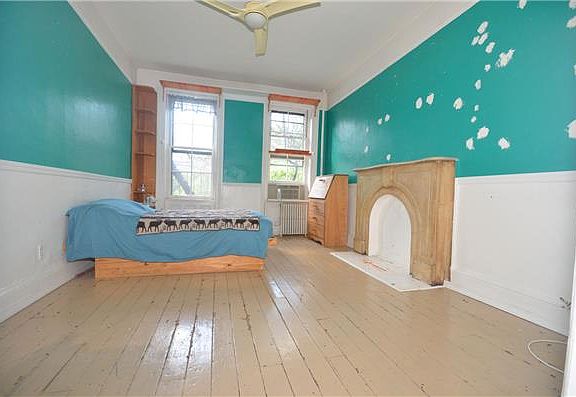 2nd image of 433 W 48th St APT 3W