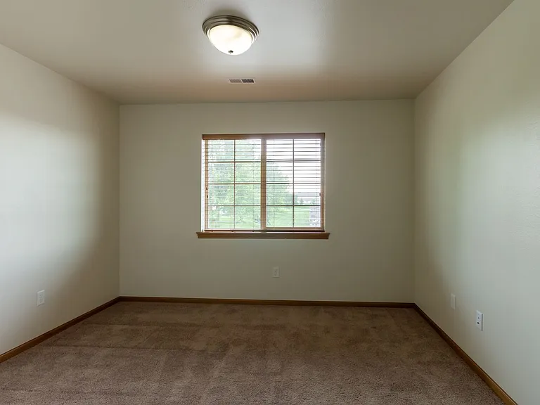 Willow Ridge Apartments — Photo 17