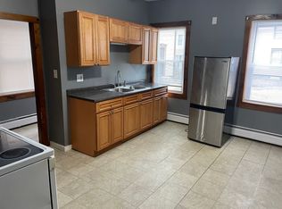 22 Boyden St #1R, Woonsocket, RI 02895