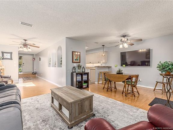 5th image of 697 NE Wax Myrtle Way