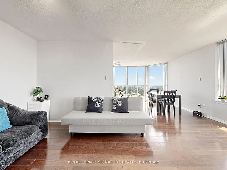 1360 Rathburn Rd E #1808 — Photo 8