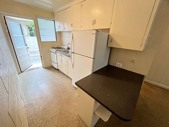 3rd image of 705 Hoawa St APT B2