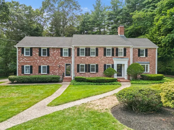 35 Grey Ln, Lynnfield, MA 01940