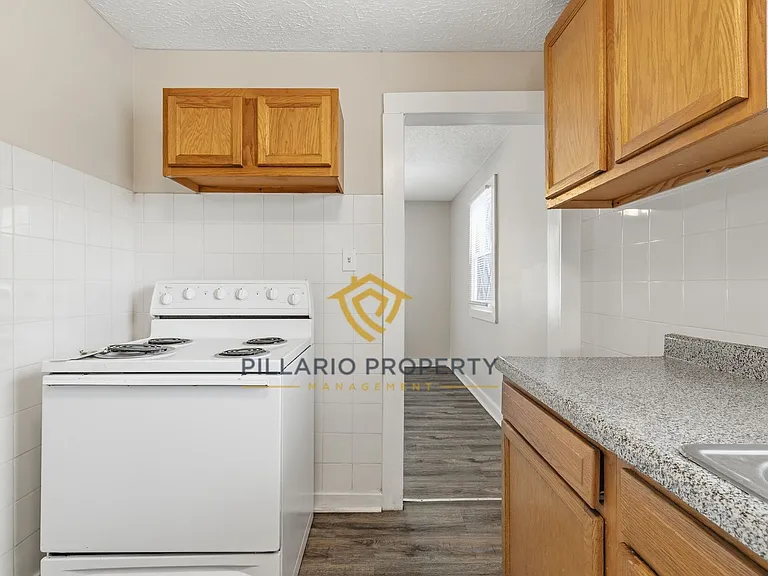 3383 Station St — Photo 3