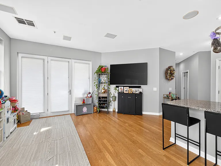 1200 Grand St #429 — Photo 7