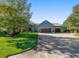 2621 N North Shore Cir, Wichita, KS 67205