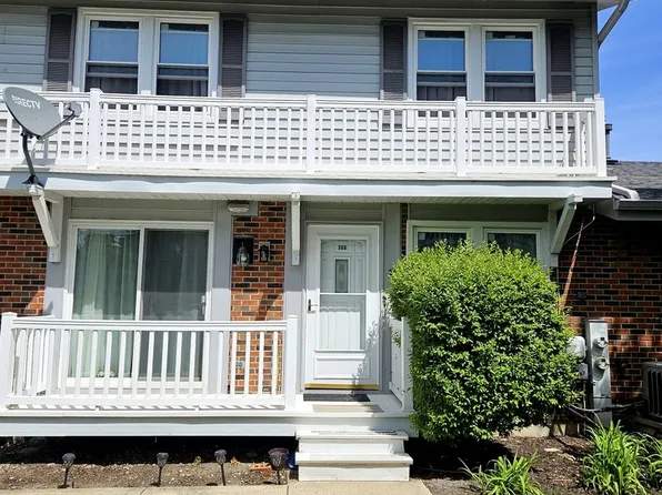 306 Milton Ct Unit B, Bloomingdale, IL 60108