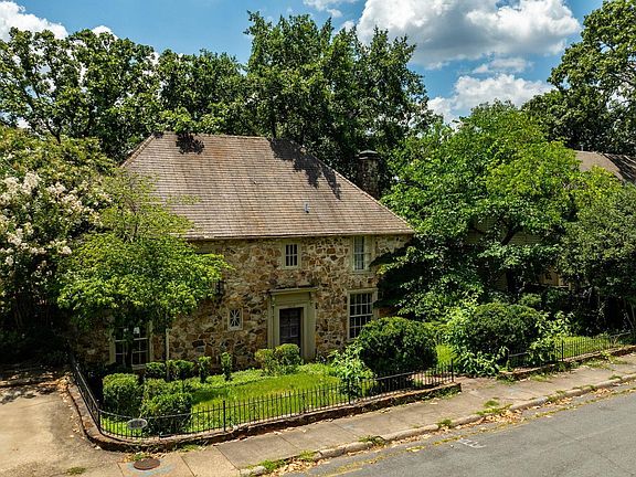 4th image of 5015 E Crestwood Dr
