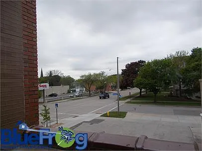 414 Dousman St — Photo 6