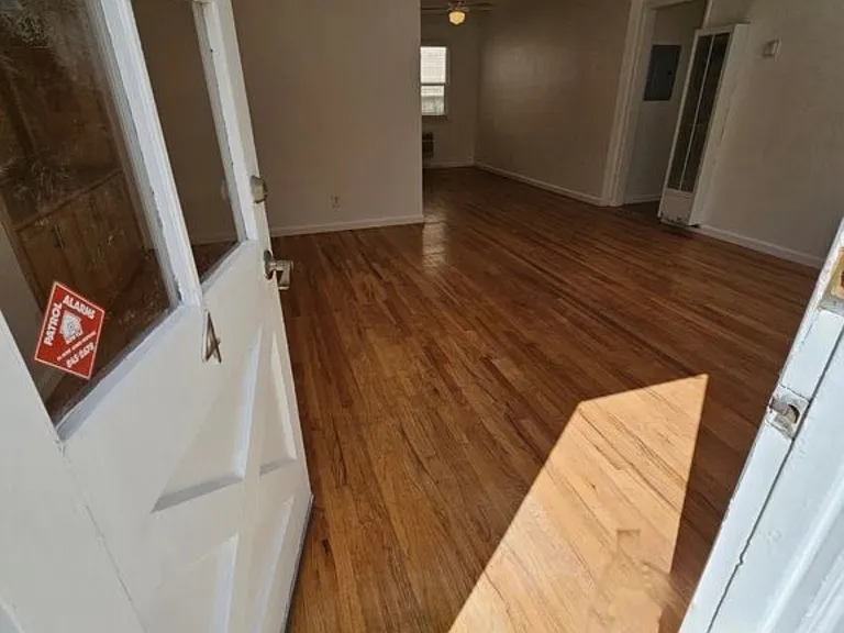 12403 Magnolia Blvd #4 — Photo 3