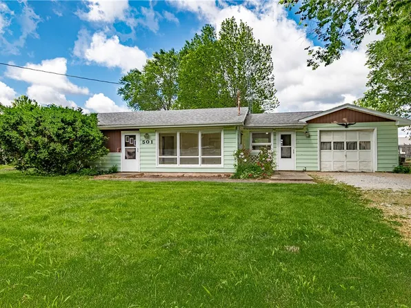 501 N Walnut St, Windsor, IL 61957