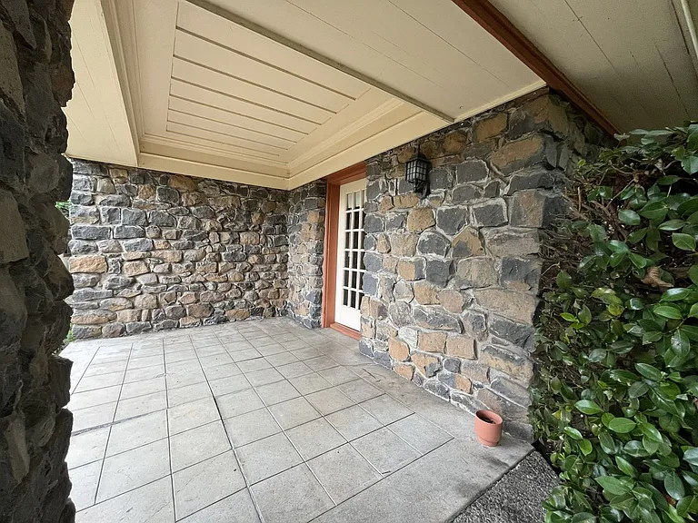 2430 SE Park Ave — Photo 5
