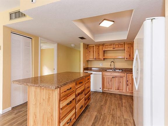 4th image of 2050 Oleander Blvd APT 6101