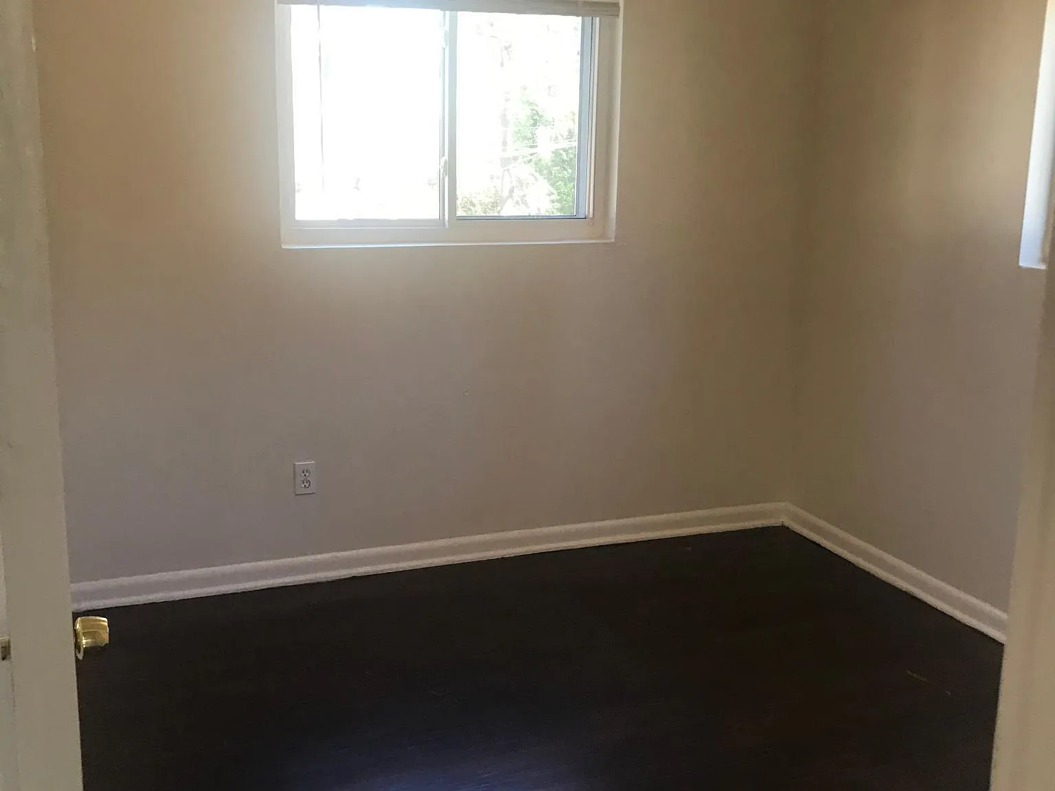 1096 Jolly Ave — Photo 2