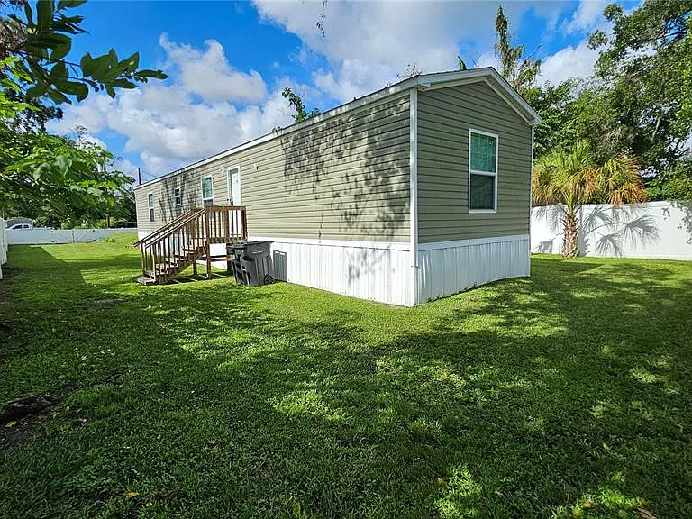1831 Ruby St — Photo 1