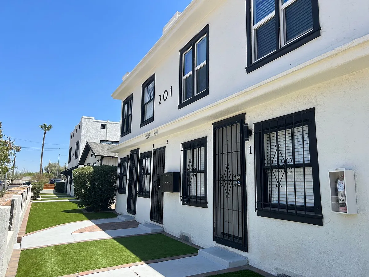 Building Photo - 201-209 N 16th Dr
