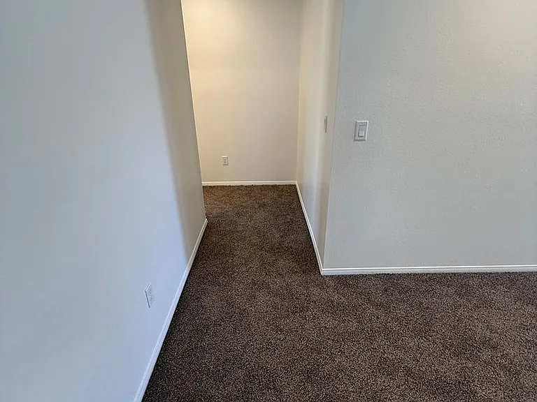415 Welch Ave — Photo 10