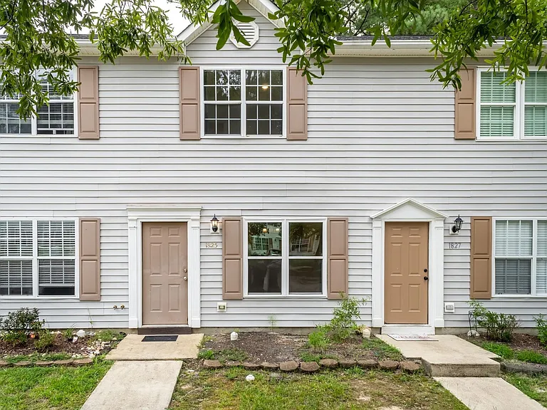 1825 Vintage Rd — Photo 1