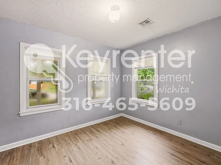 915 N Harding Ave — Photo 20