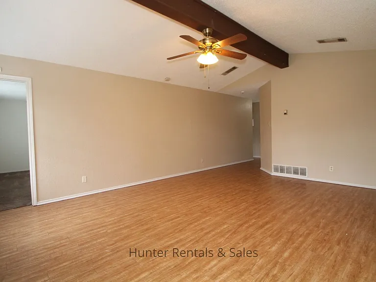 1100 Goodhue Dr — Photo 7