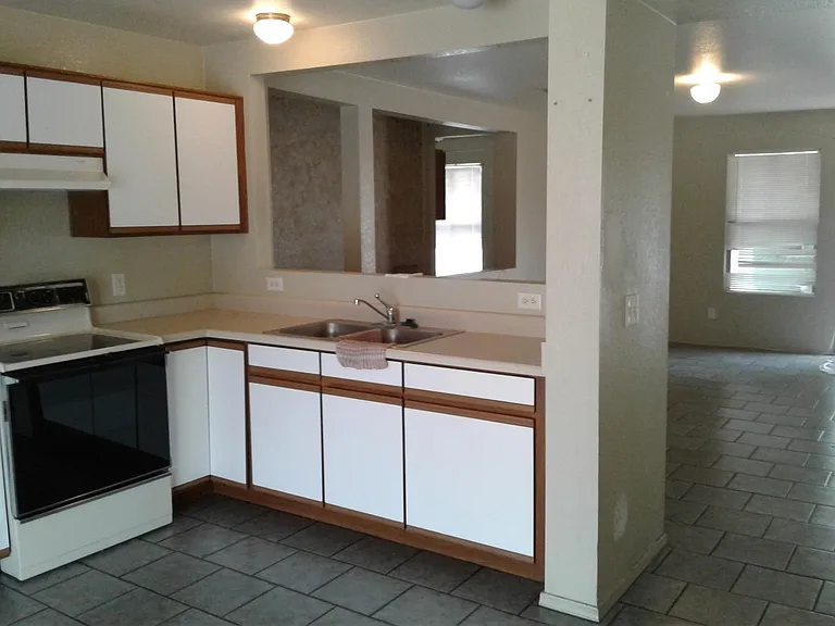 2569 E Windsor Castle Ln — Photo 6