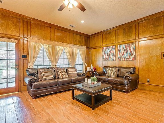 4th image of 612 Robin Meadow Dr