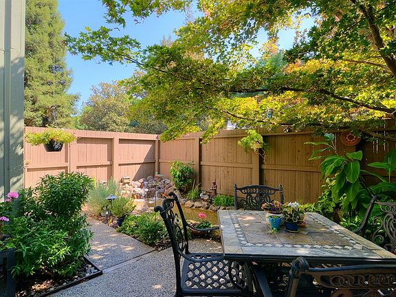 4th image of 708 Elmhurst Cir