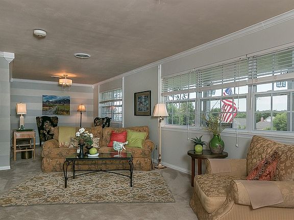 5th image of 21 Southridge Dr