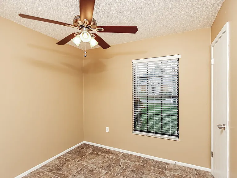 431 Veronica Ave NE — Photo 9