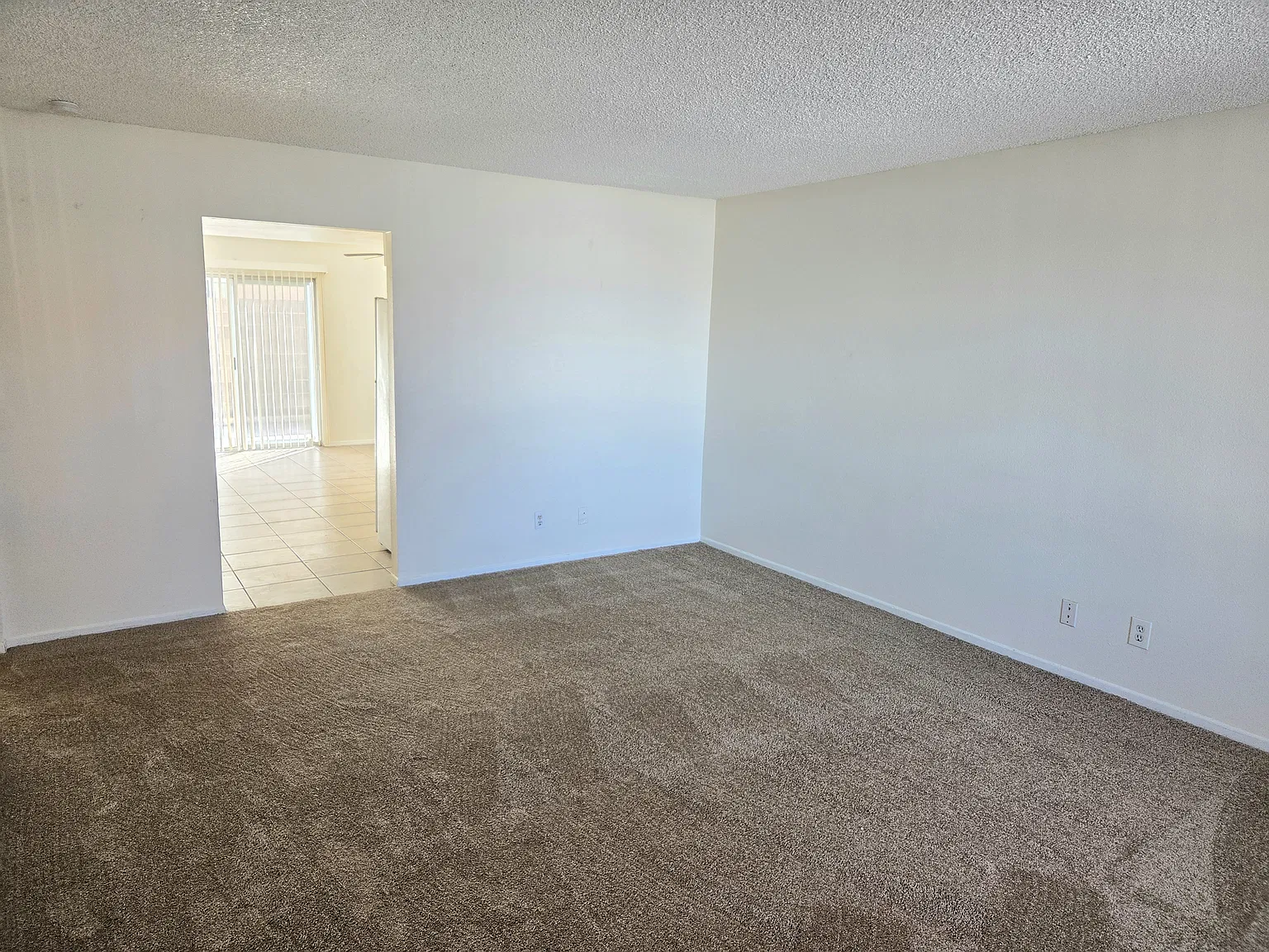 2657 McLeod Dr — Photo 4