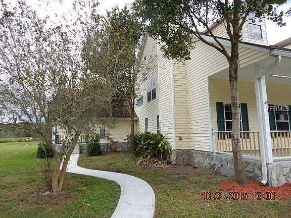 3rd image of 909 Country Oaks Ln