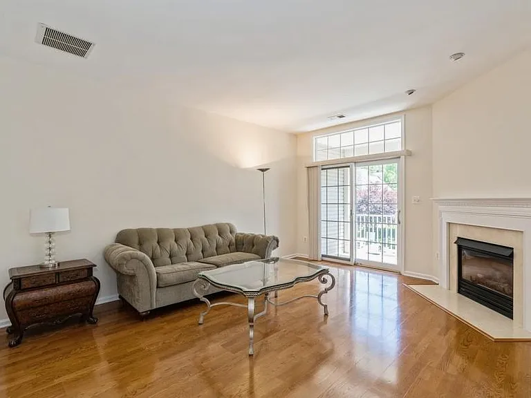 605 Binghampton Ln — Photo 11