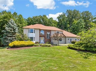 2931 Canterbury Ct, Willoughby Hills, OH 44092