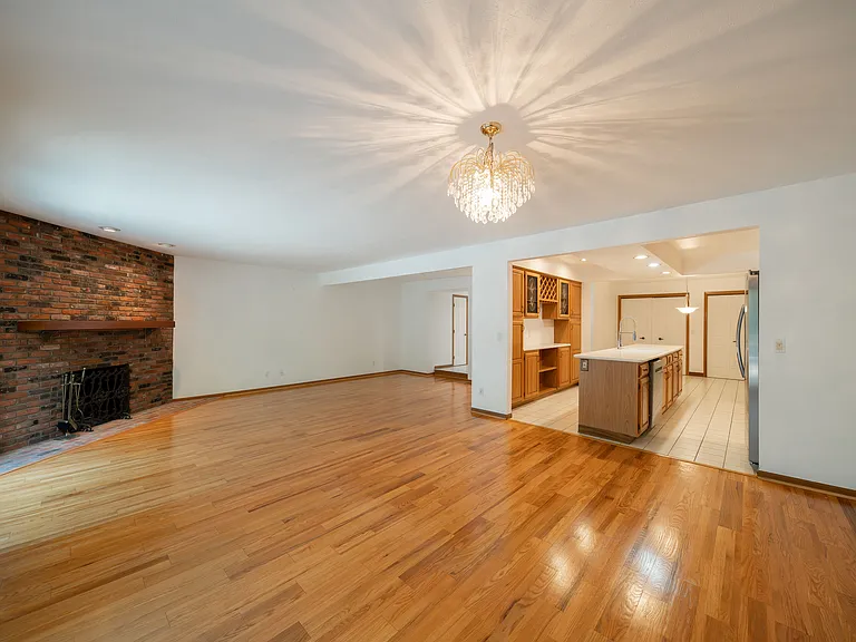 5751 Som Center Rd — Photo 9