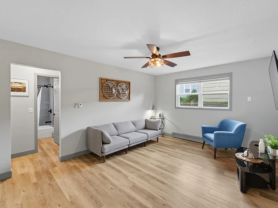 203 3rd St SE #1B