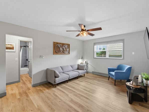 203 3rd St SE APT 1B